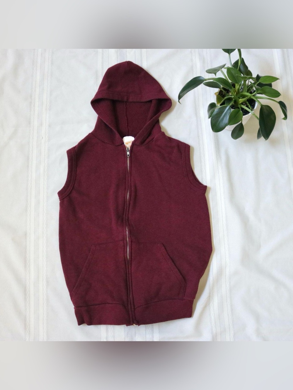 80's Vintage burgundy Sleeveless zip up hoodie